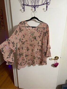 🥳 2 torrid Blush Pink Floral Ruffle Sleeve Blouse